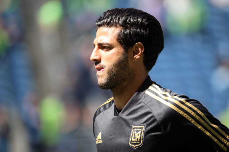 Aos 36 anos, Carlos Vela anuncia aposentadoria