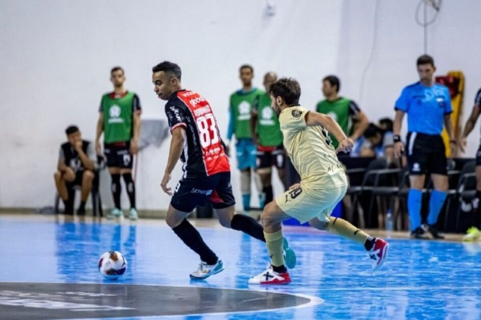 Magnus vence de virada na Libertadores; JEC é surpreendido pelo Peñarol e avança em segundo