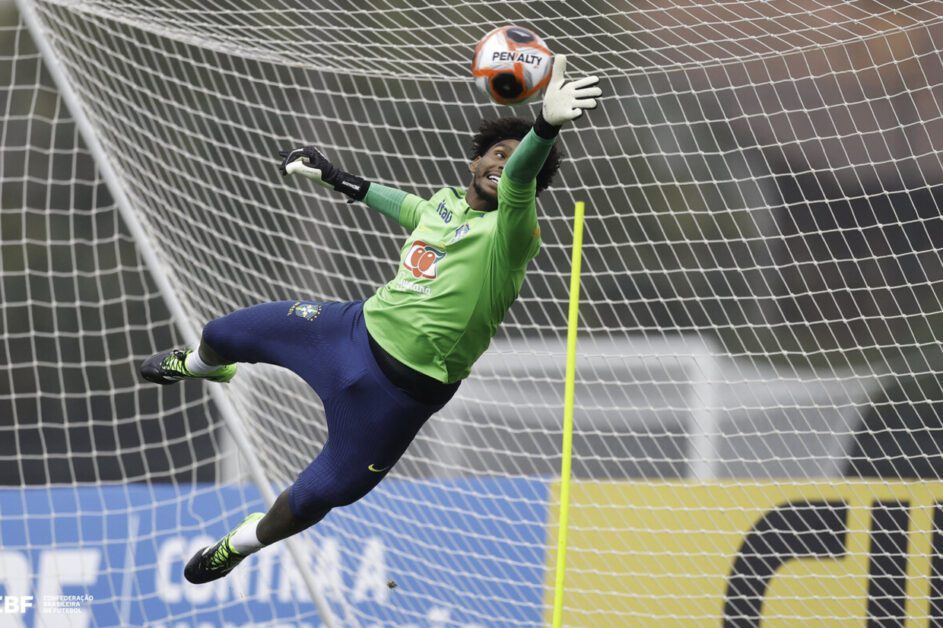 Ancelotti revela plano de ter Hugo Souza na Copa do Mundo como especialista em pênaltis