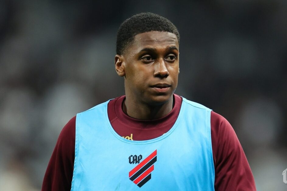 Athletico renova contrato de jovem lateral até 2029