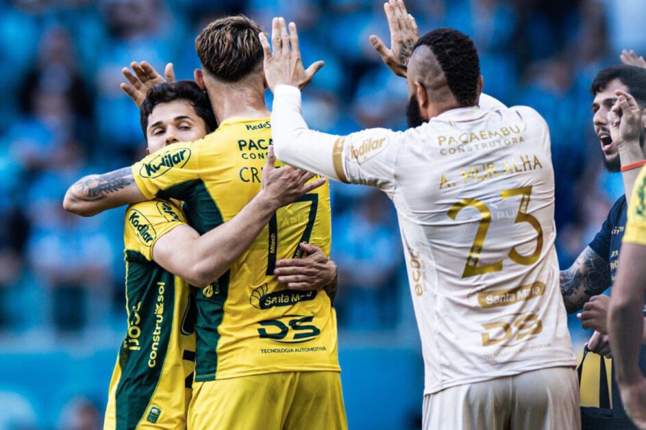 Mirassol vence de novo o 'freguês' Grêmio e entra no G4 do Brasileirão