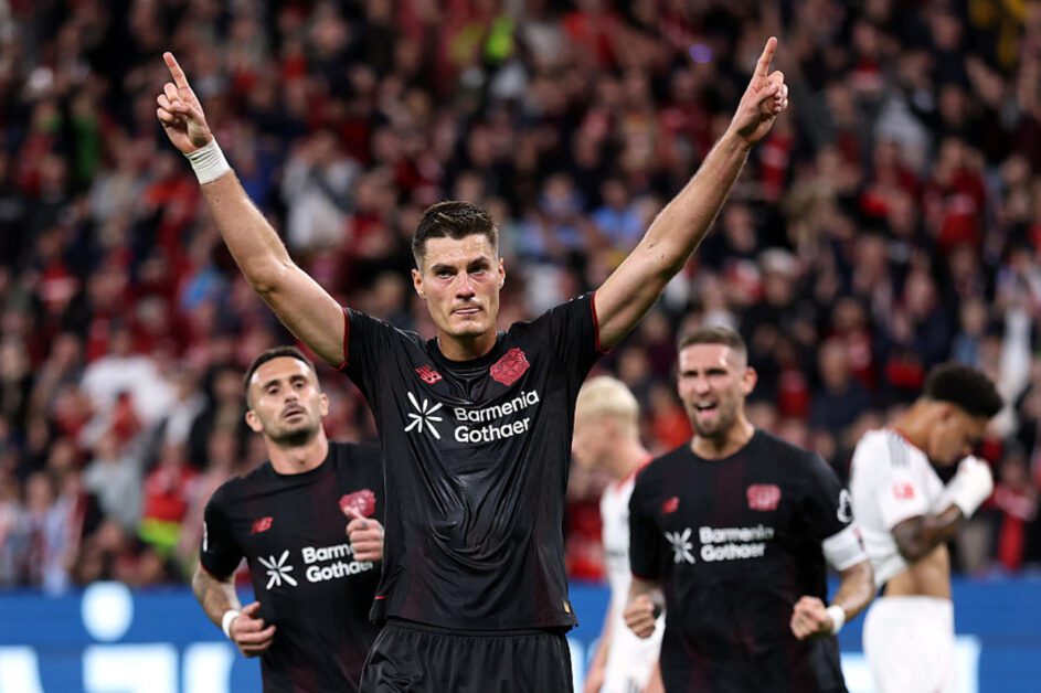 Na estreia do novo treinador, Leverkusen supera expulsões, bate o Frankfurt e vence a primeira na Bundesliga