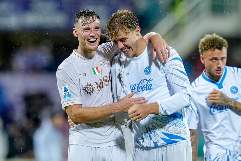 Napoli vence Fiorentina fora, segue 100% e dorme na ponta do Italiano