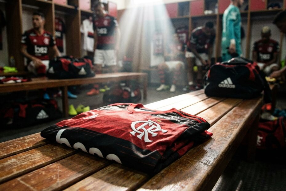 Camisa do Flamengo preparada no vestiário antes do clássico